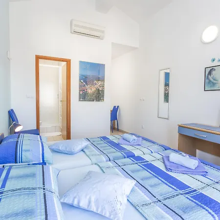 Ivanovic Πανσιόν 3*